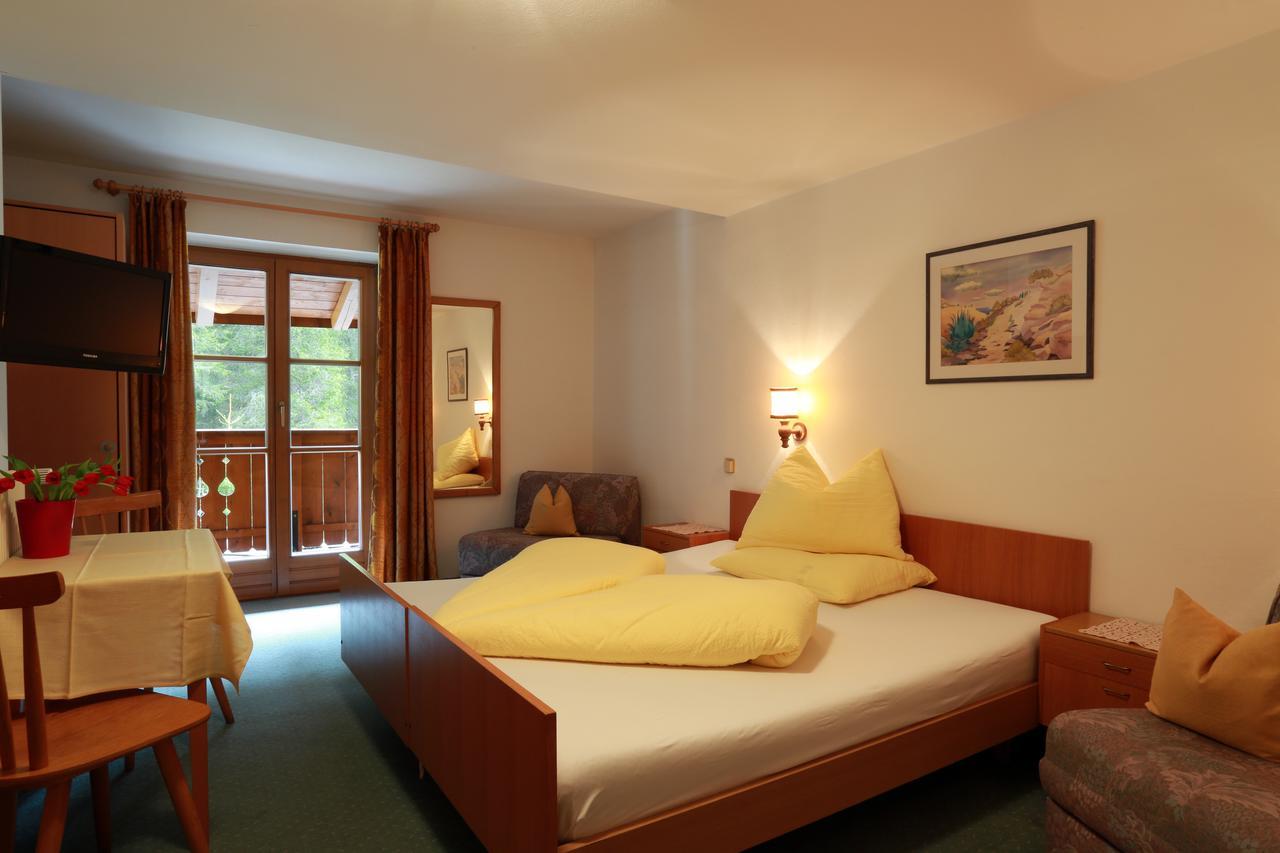 Steinerhof Hotel Braies  Exterior photo
